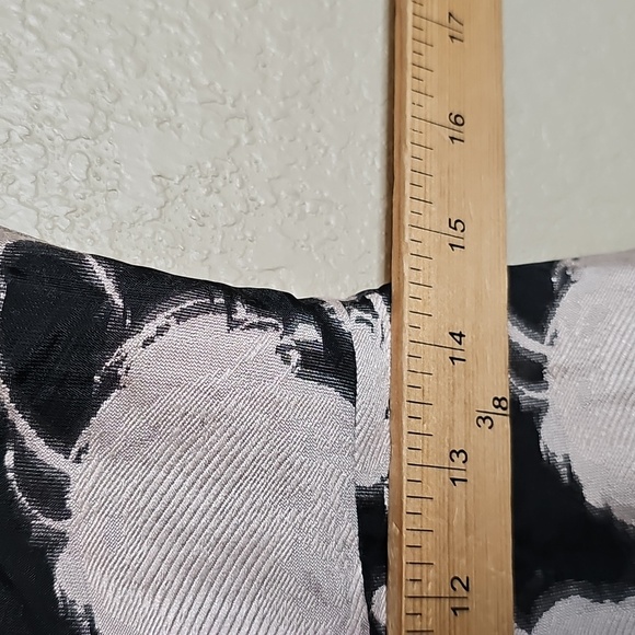 NWT Tommy Hilfiger 6 Black and Ivory Rose Floral Jacquard Cocktail Dress V Neck - Picture 9 of 9